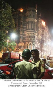 Mumbai-policemen-confer-out
