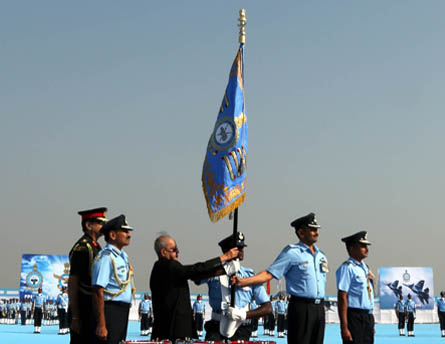 Award of President's Standard to 501 Signal Unit and 30 Squadron