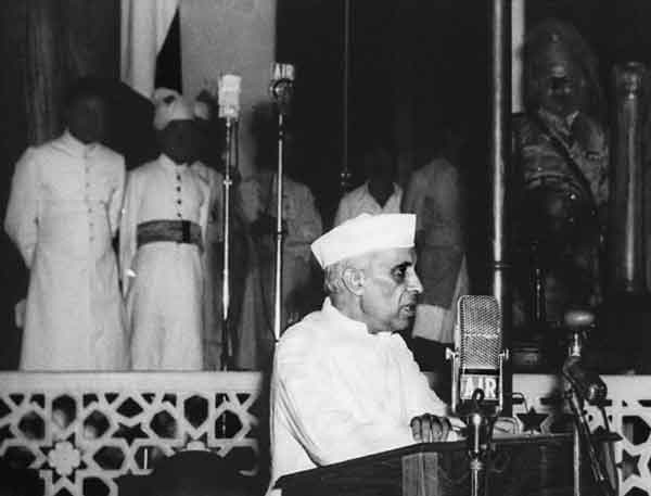 1962: नेहरू ने देश का किया बंटाधार!