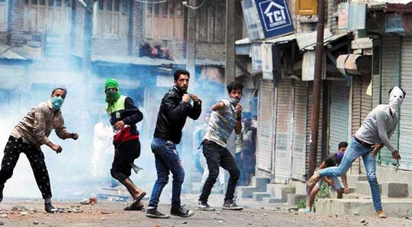 Warning bells in Kashmir: Politicians must reach out to the youth