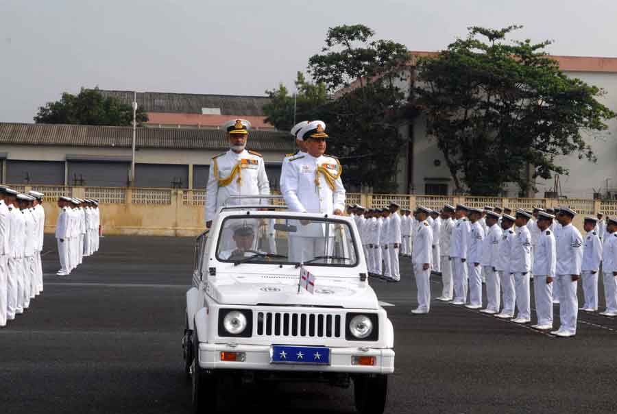 Vice Admiral Satish Soni inspecting the Parade accompanied by Vice Admiral KN Sushil